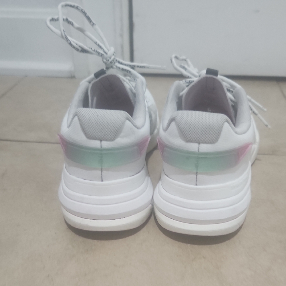 On Cloud Court Shoes - Picture 10 of 10